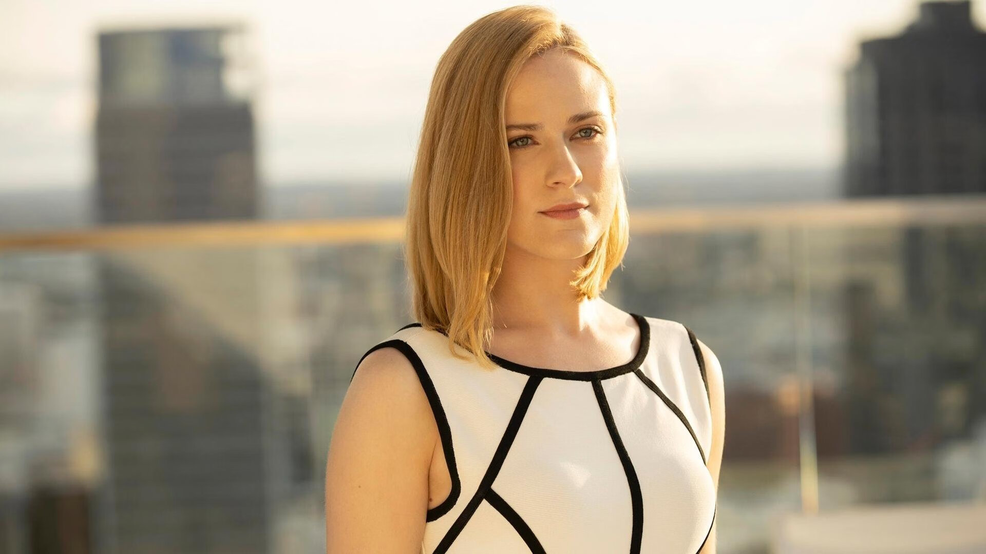 开云官方网站-湖人锋线组合展现空接能力赢得现场掌声,湖人主场上空的旗帜